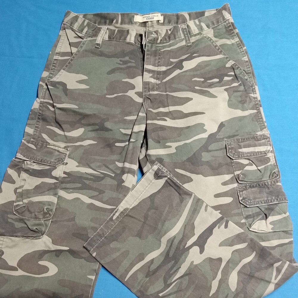 NWOT Wrangler Camo Cargo Jeans